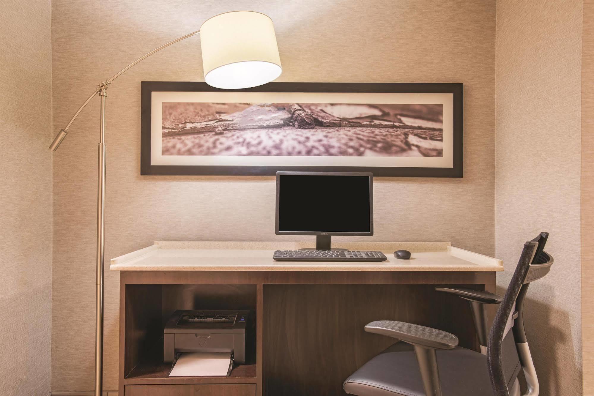 La Quinta By Wyndham Hartford Bradley Airport Hotel Windsor Locks Buitenkant foto